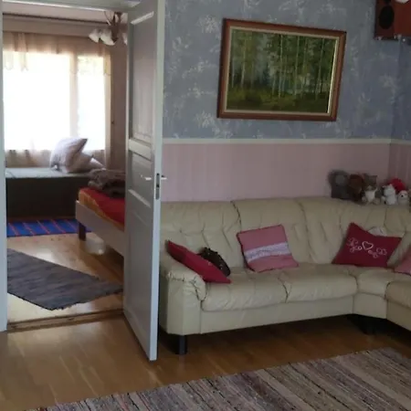 Ahomansikan Marja Ja Majoitus Quarto em Acomodações Particulares Rantasalmi